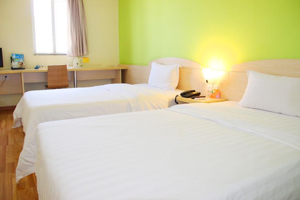7Days Inn Zhumadian Railway Station מראה חיצוני תמונה
